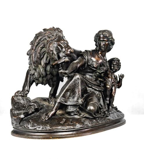 Nő gyerekkel, oroszlánnal - sötétbarna bronz szobor