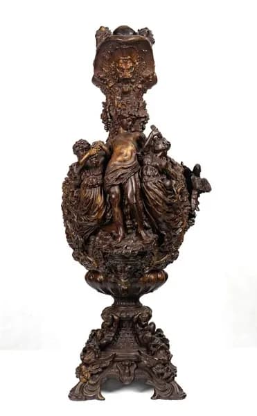 Grand patinated vase