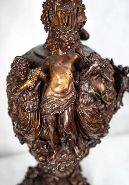 Grand patinated vase