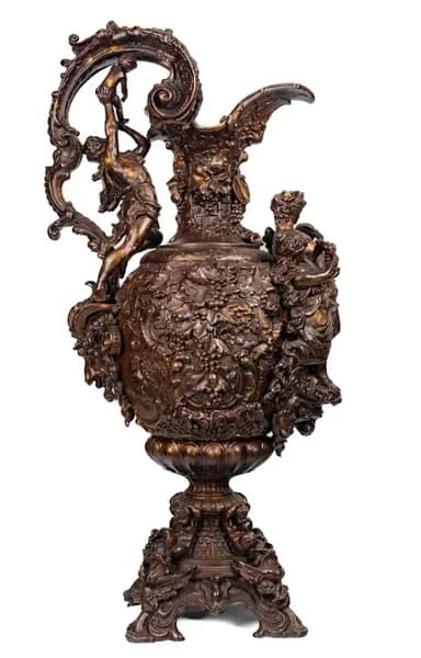 Grand patinated vase