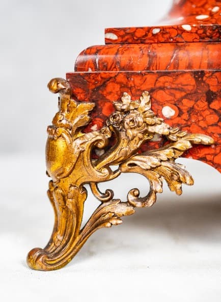 Francia bronz patinás fém óra márvány talapzaton 'Les Cérises'