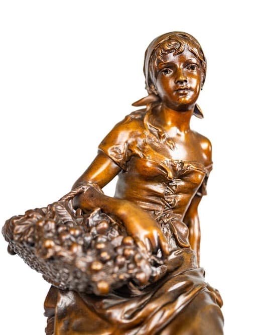 Francia bronz patinás fém óra márvány talapzaton 'Les Cérises'