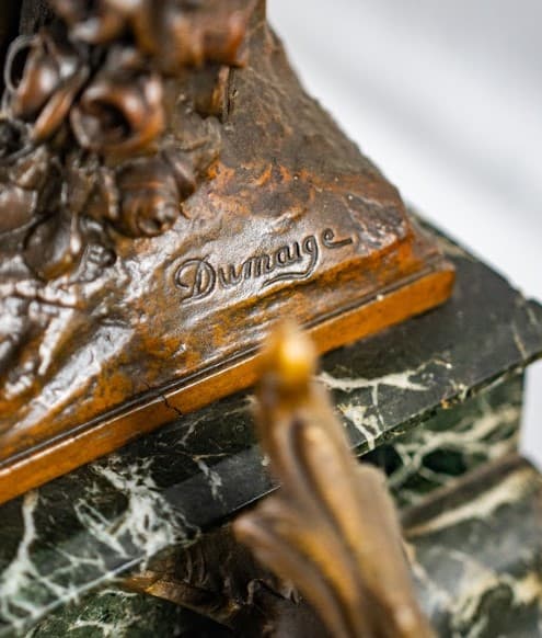 'Le Printemps de la Vie' bronz patinás fém óra márvány talapzattal