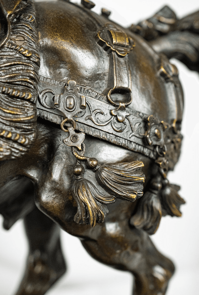 Moris 'Nobleman on a Horse' bronz szobor 19.század