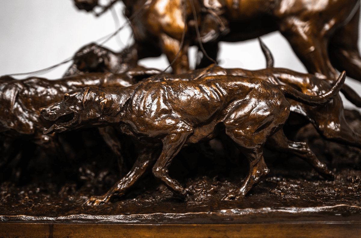 Pierre Jules Mené 'Valet de Chasse Louis XV et sa Harde' bronz szobor 19.század