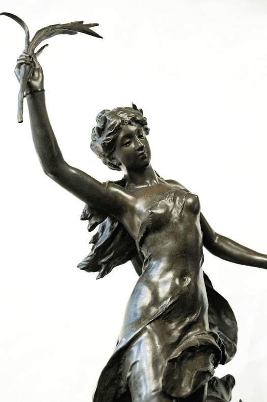 'A művészet diadala' bronz szobor