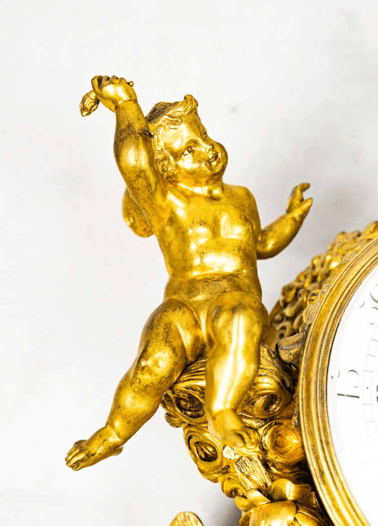 Cartel wall clock with fire-gilded 'Day and Night' puttos, very rare piece