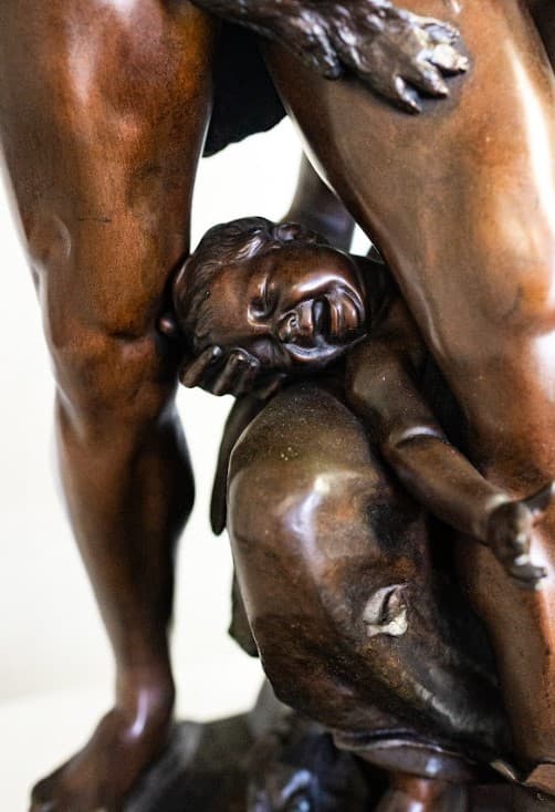 'La Défense du Foyer' bronz szobor