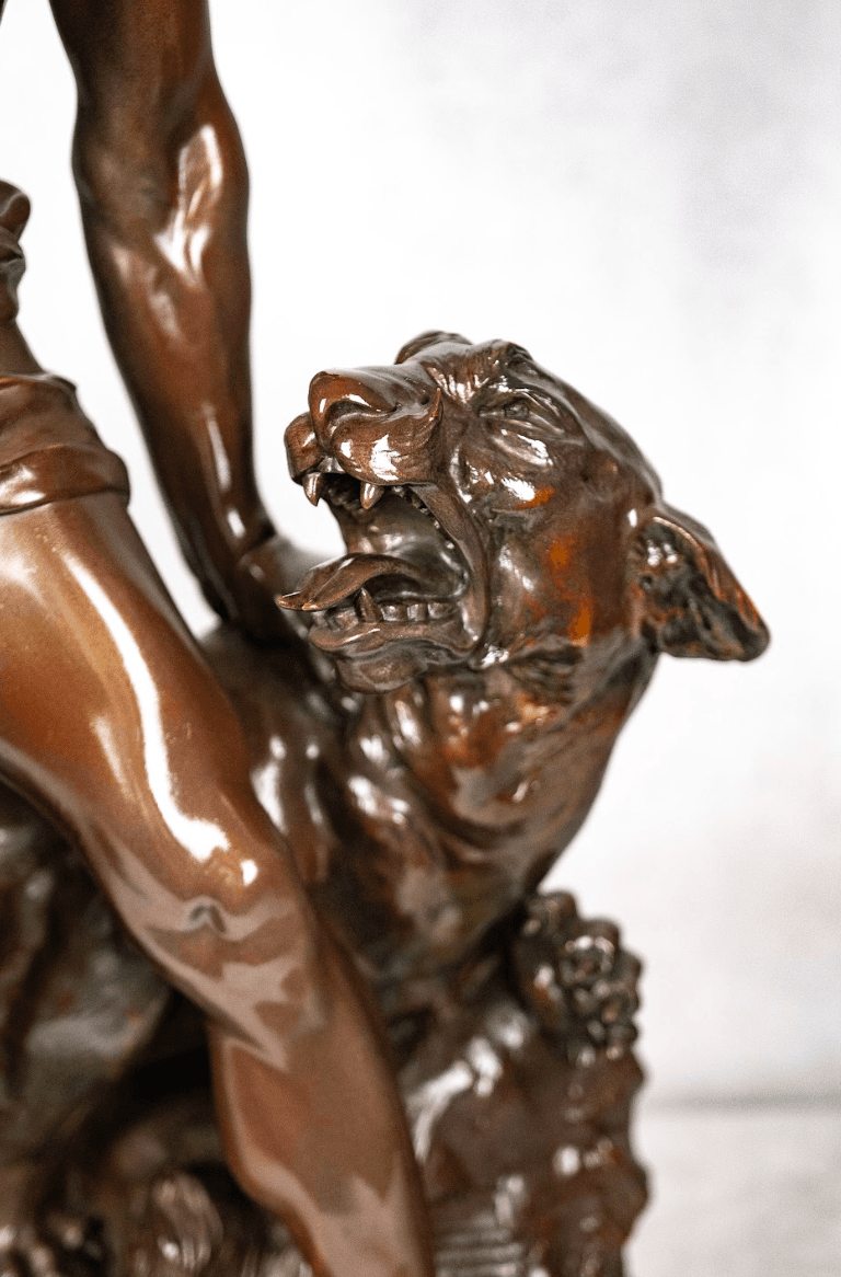 H.Gauquié 'Hunter striking a lioness' bronz szobor 19.század