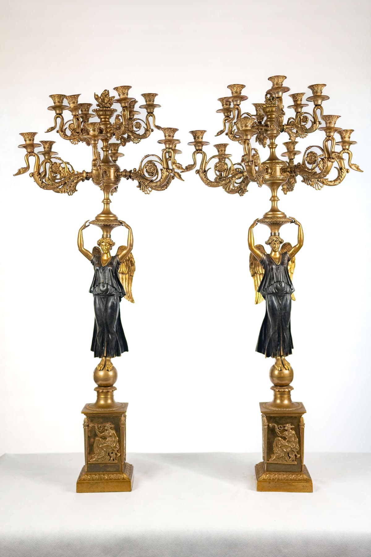 Francia Pierre-Philippe Thomire kandelláber pár, 12 gyertyacsészével