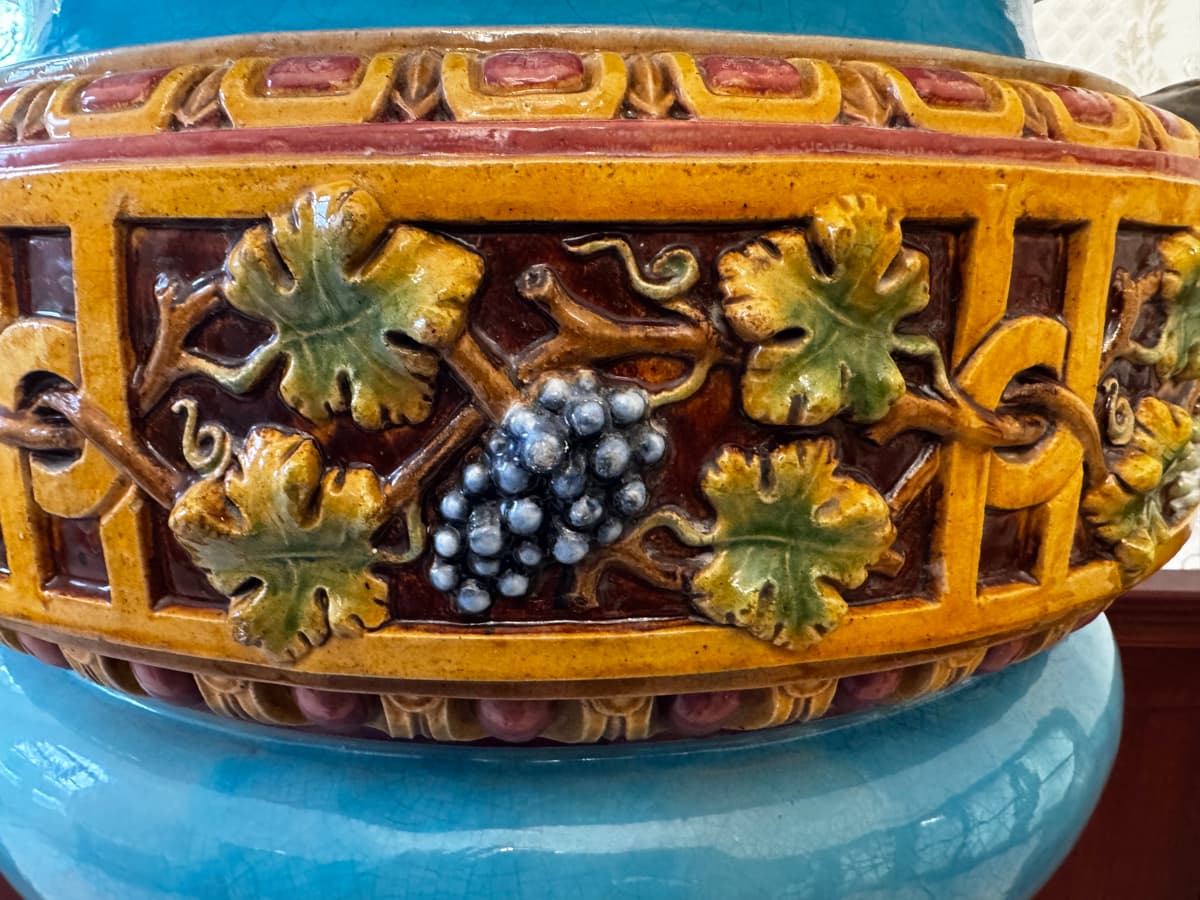 Zsolnay - Bacchus fejes kerti váza - nagy méretű