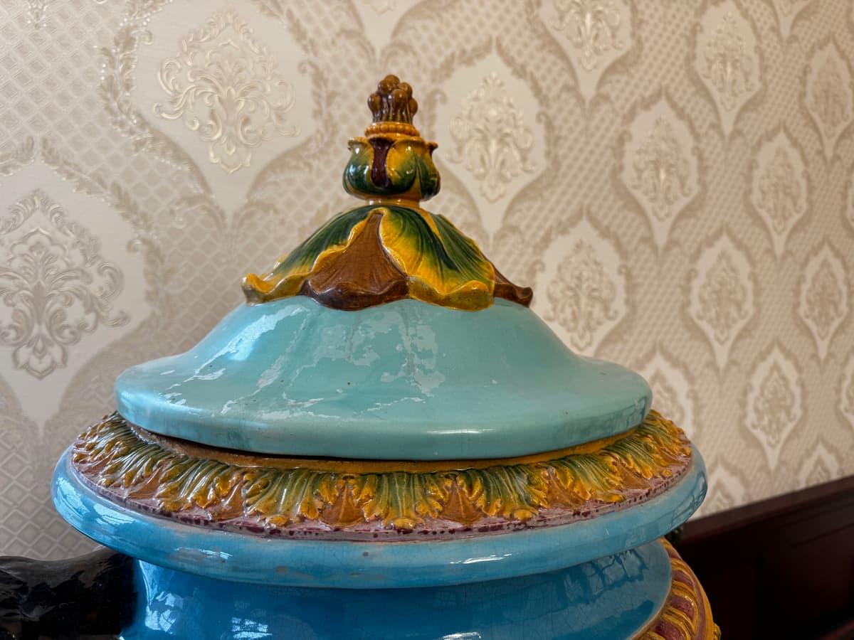 Zsolnay - Bacchus fejes kerti váza - nagy méretű