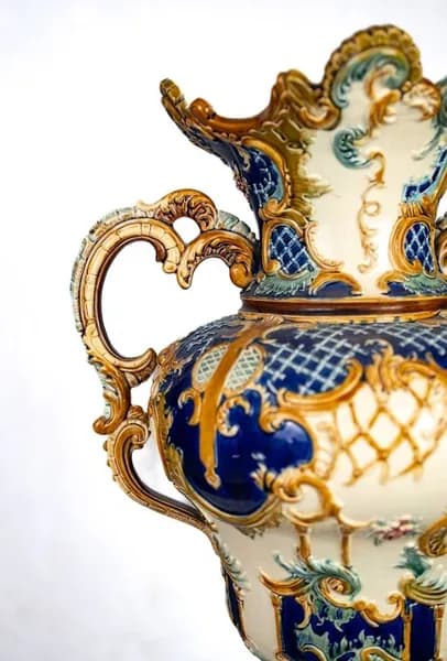 Eichwald majolica wall planter with bracket