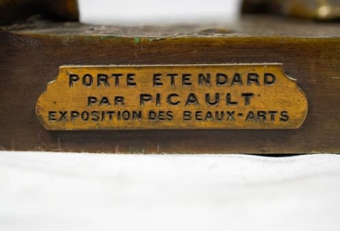 „Porte Étendard”