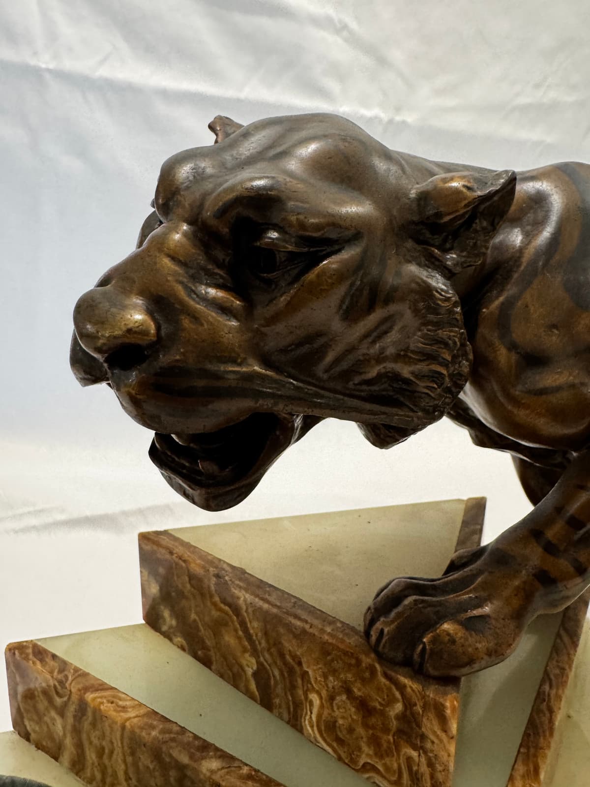 Art deco francia Tigris és kobra szobor márvány talpazattal