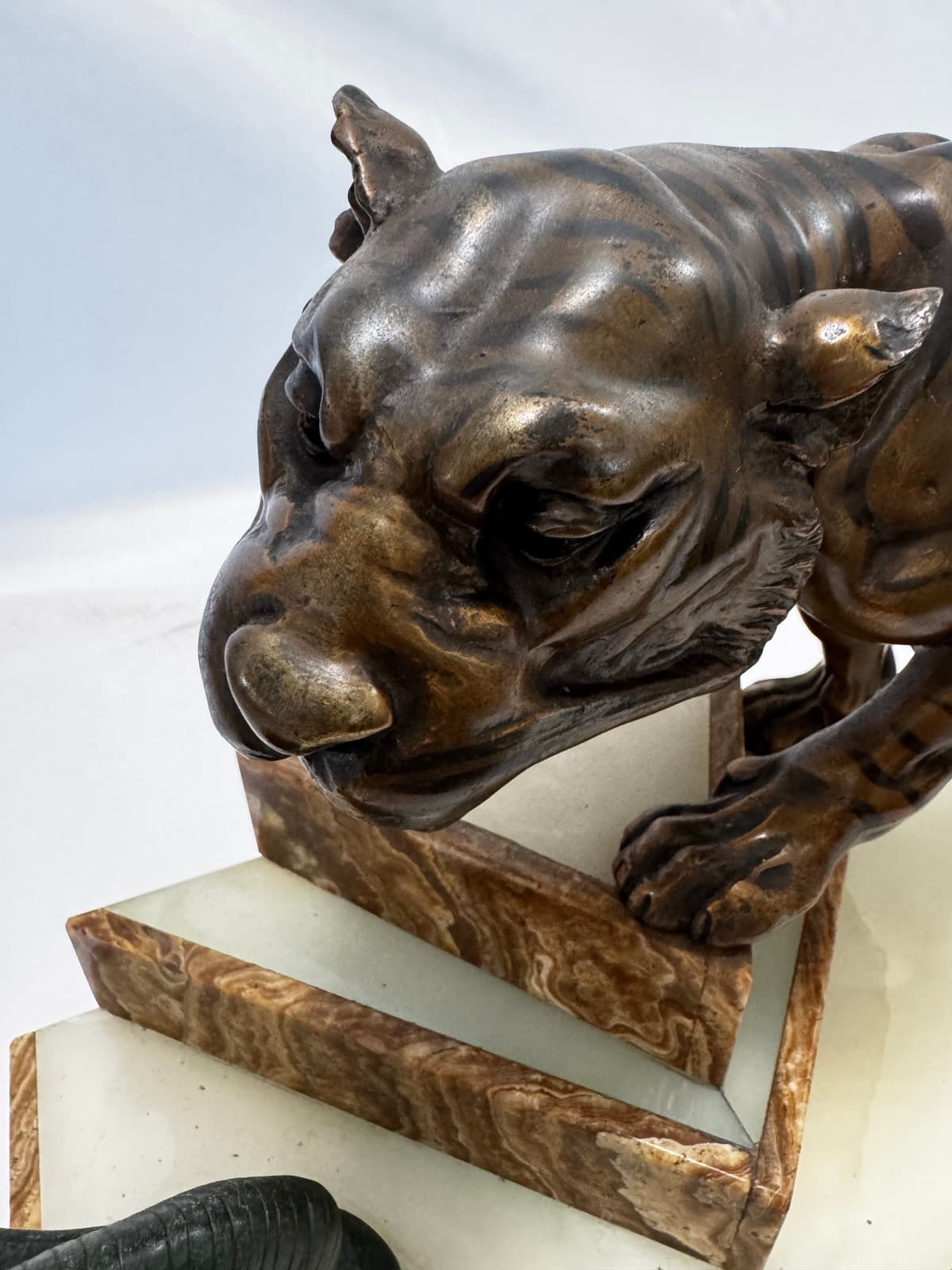 Art deco francia Tigris és kobra szobor márvány talpazattal