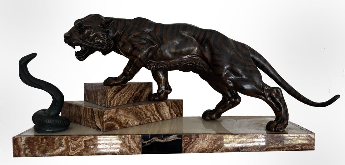 Art deco francia Tigris és kobra szobor márvány talpazattal