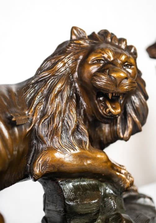 André Joliveaux 'Lion blessé' terakotta szobor