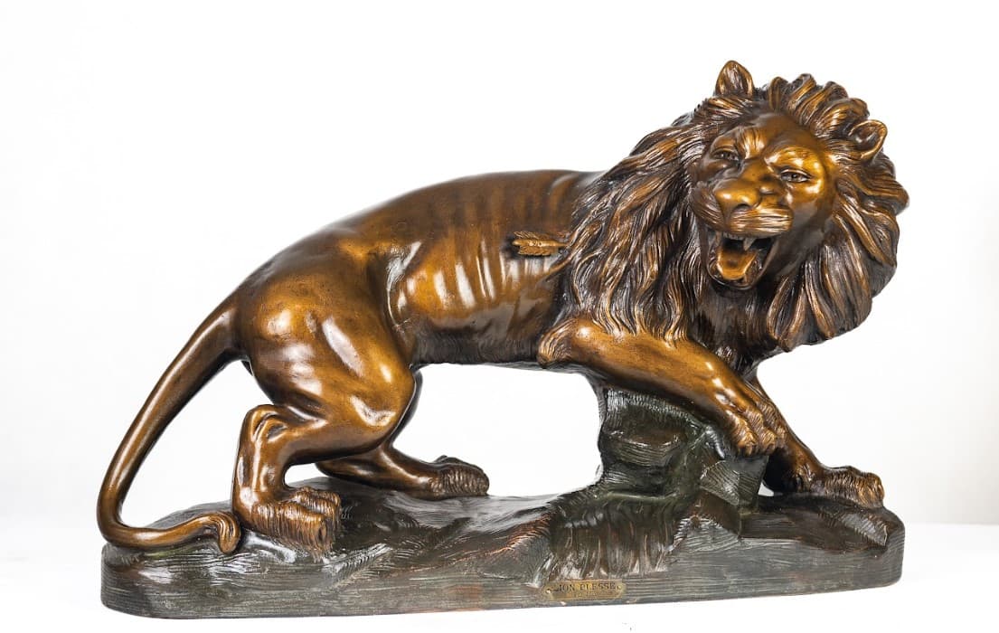 André Joliveaux 'Lion blessé' terakotta szobor