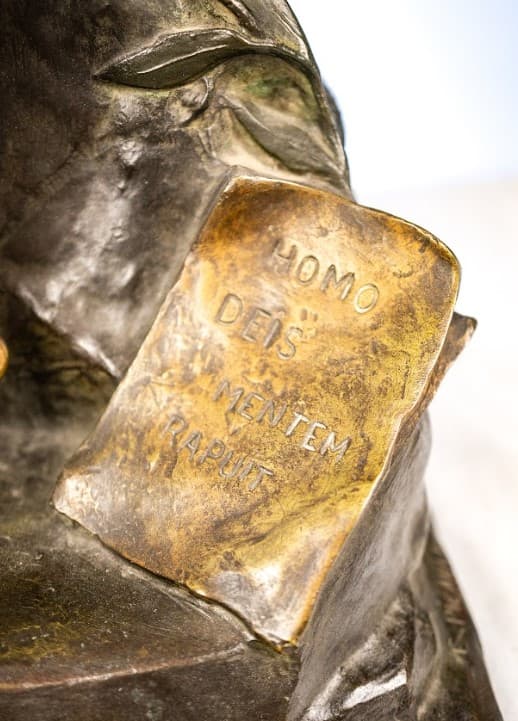 E.Picault 'Homo deis mentem rapuit' bronz szobor 19.század