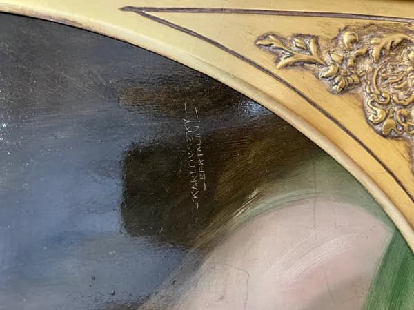 A zöld ruhás hölgy eleganciája