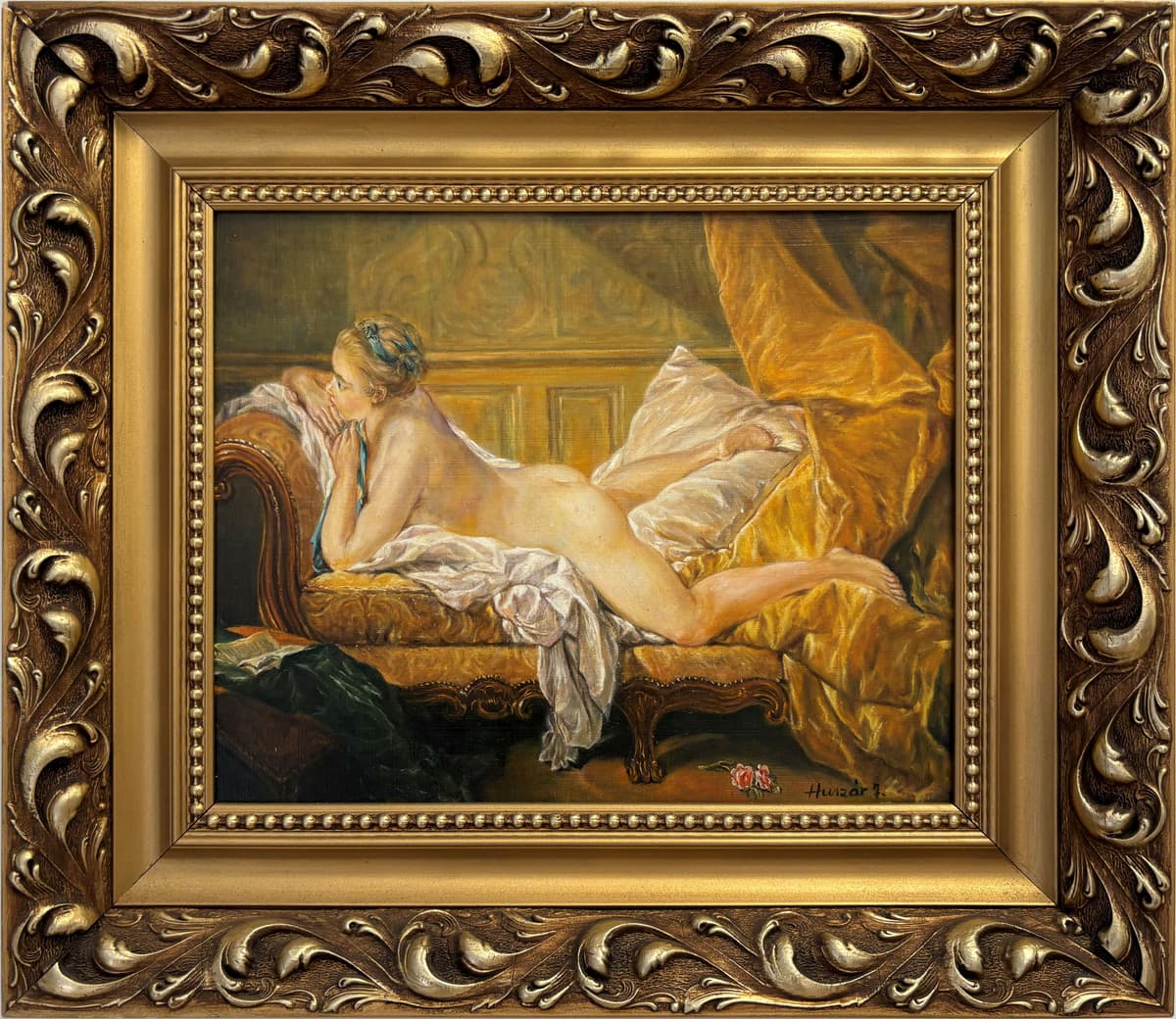 Sárga selymen ábrándozó akt...