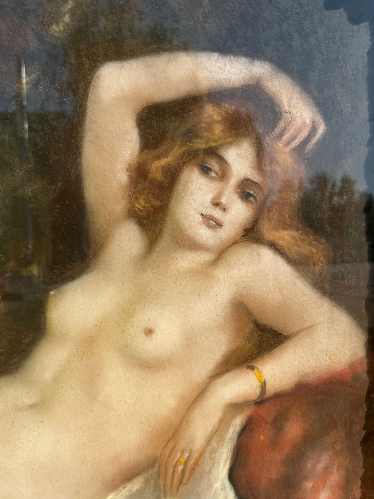 A dombon fekvő szépség