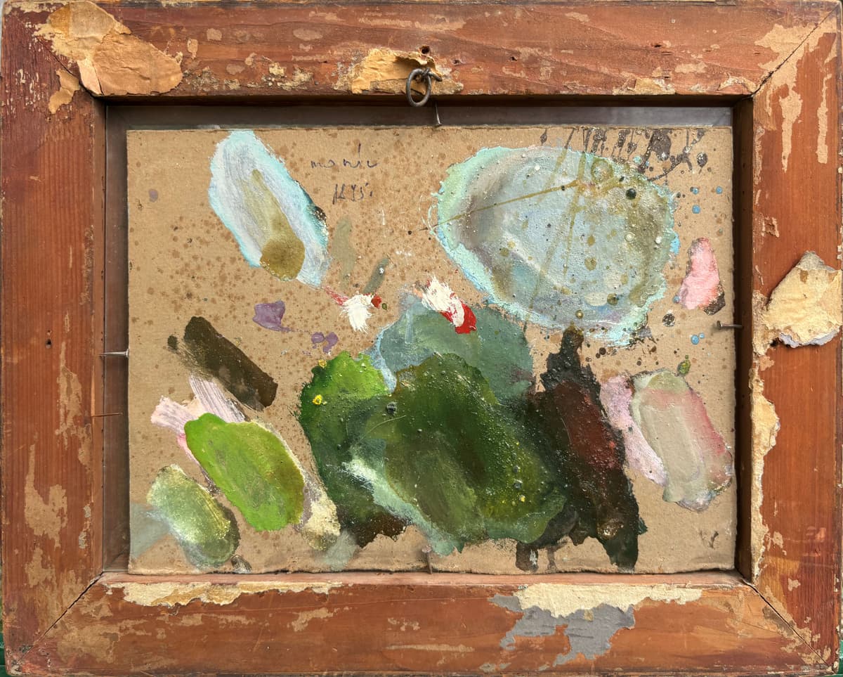 Libaterelés a ház előtt