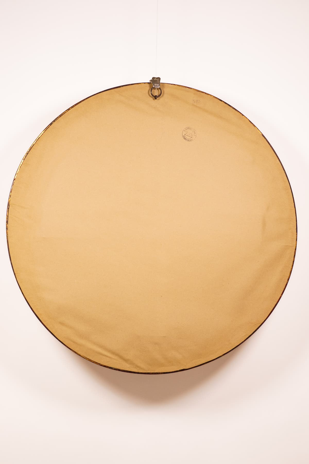 Ibolyacsokros hölgy - Portréja a Szalonban