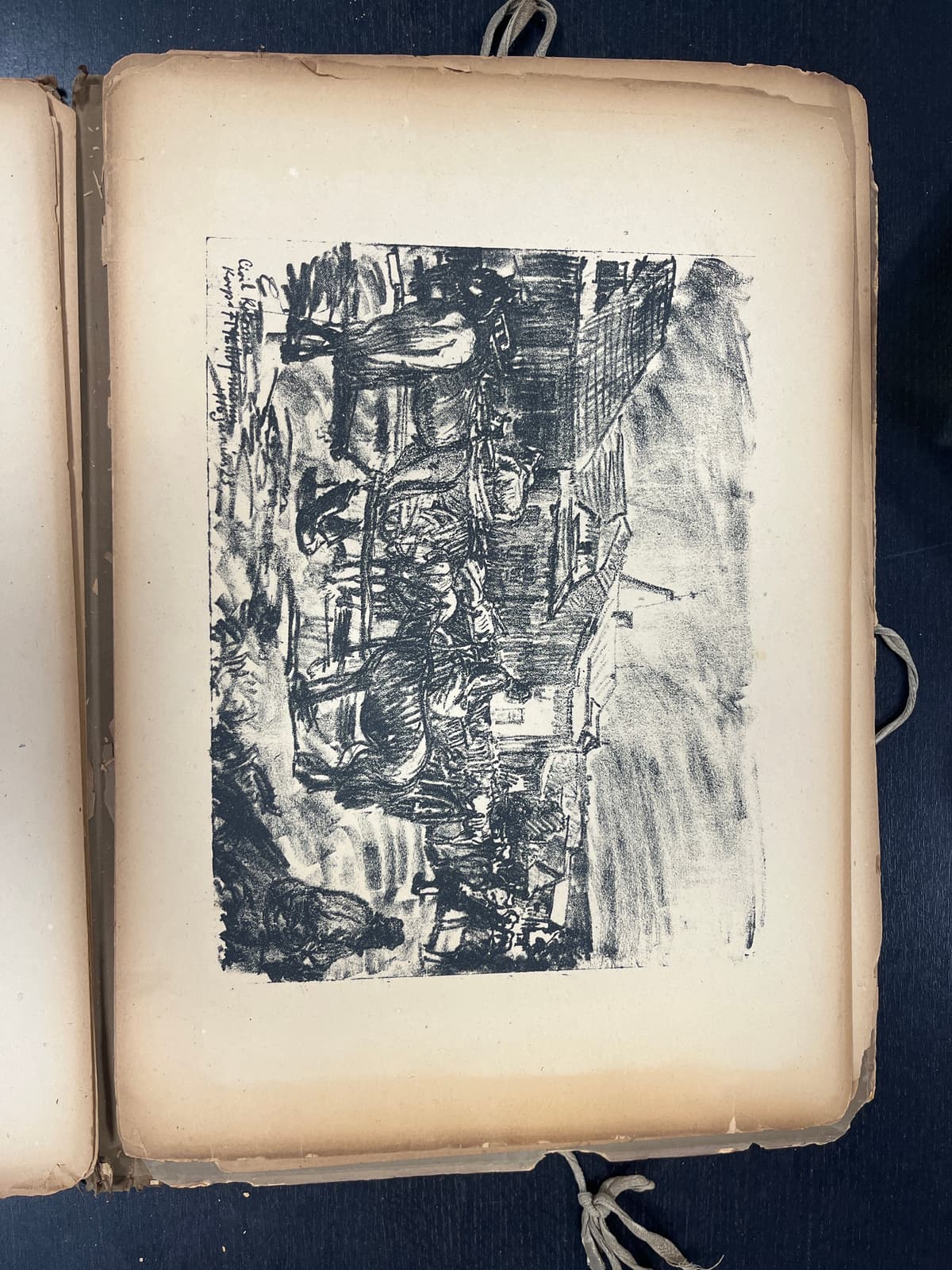 16 eredeti harctéri litográfia egy kötetben