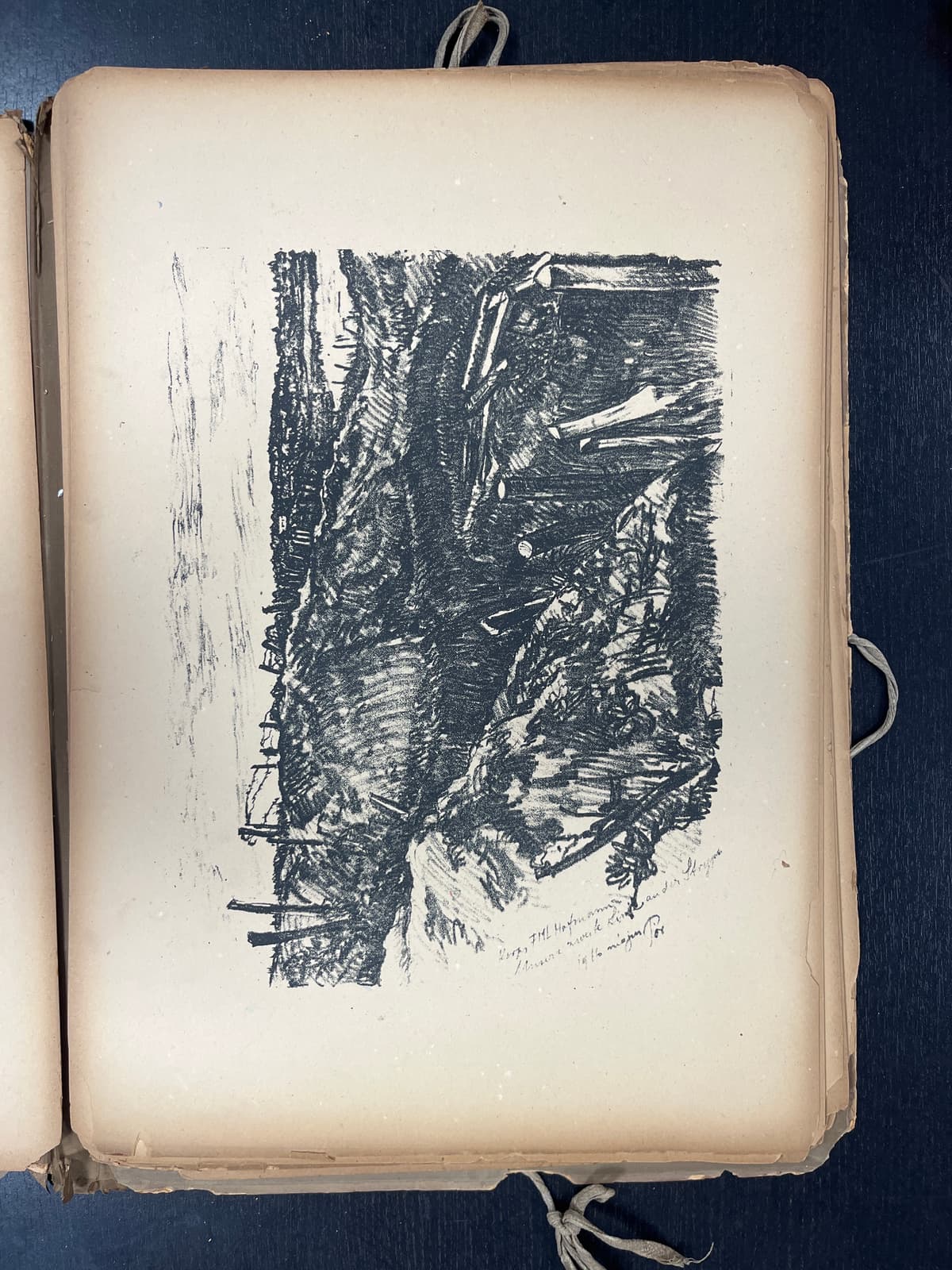 16 eredeti harctéri litográfia egy kötetben