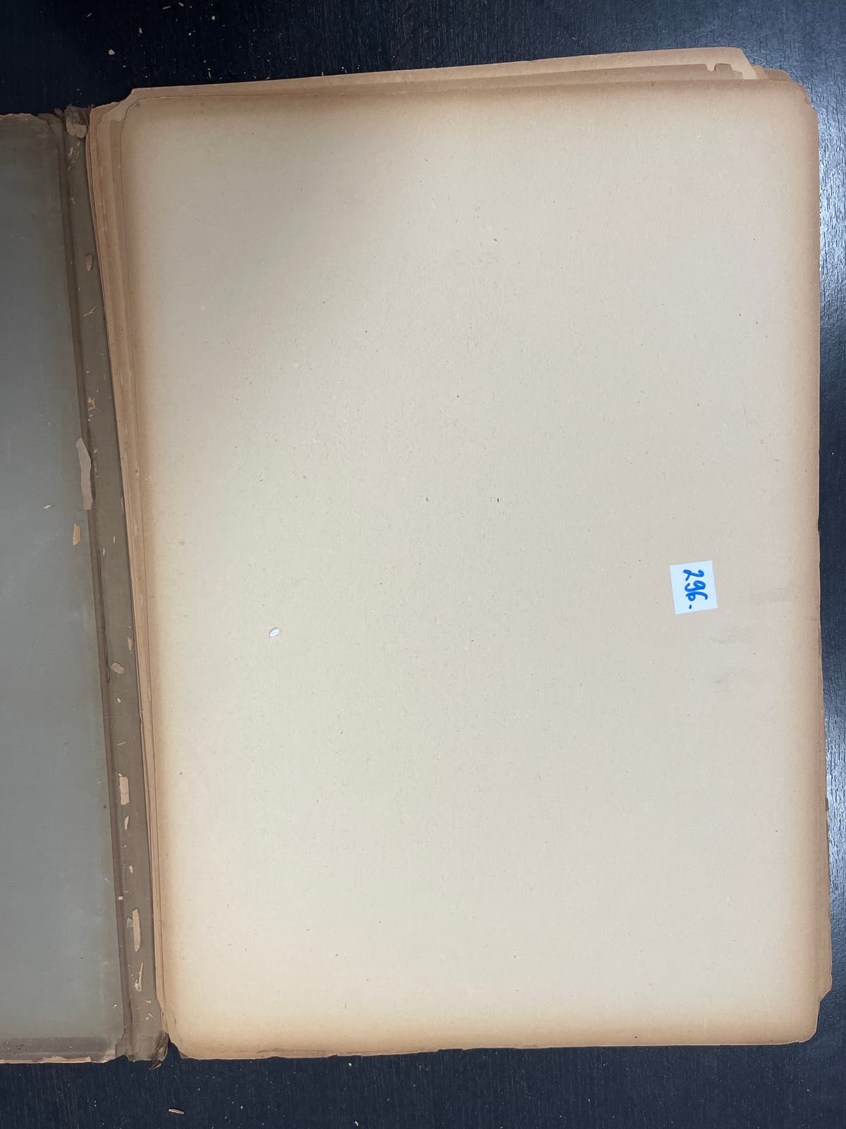 16 eredeti harctéri litográfia egy kötetben